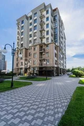 Newly renovated apartment for sale in Novopecherskie Lypky residential complex