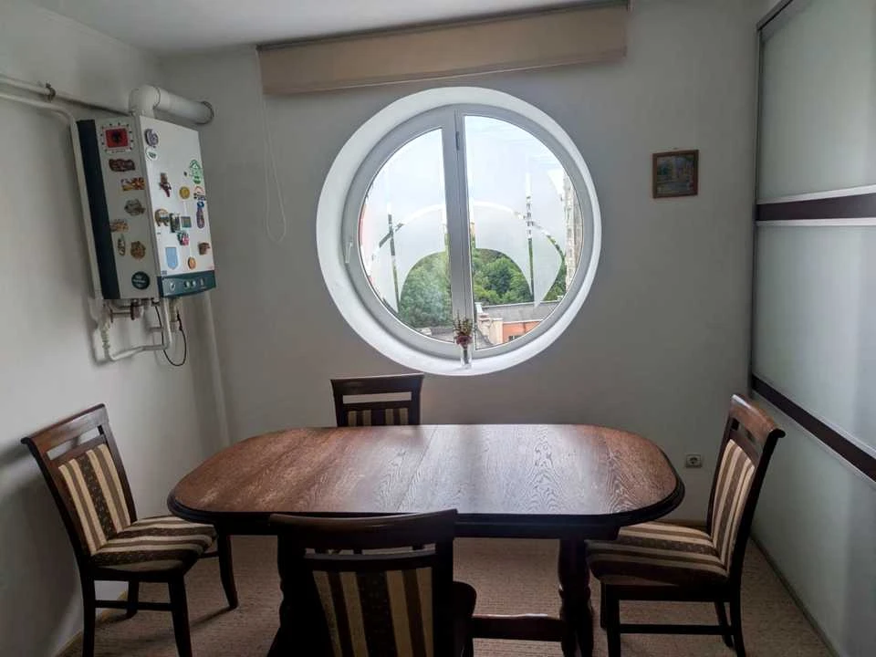 Apartment. Ivano-Frankivsk, Vovchynetska St.