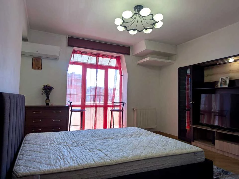 Apartment. Ivano-Frankivsk, Vovchynetska St.