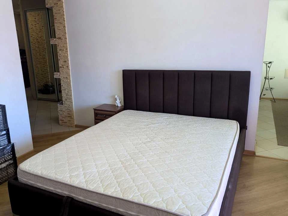 Apartment. Ivano-Frankivsk, Vovchynetska St.