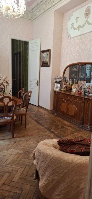 Продам 4-х комн. квартиру у моря, рядом с парком Шевченко.