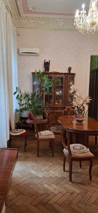 Продам 4-х комн. квартиру у моря, рядом с парком Шевченко.