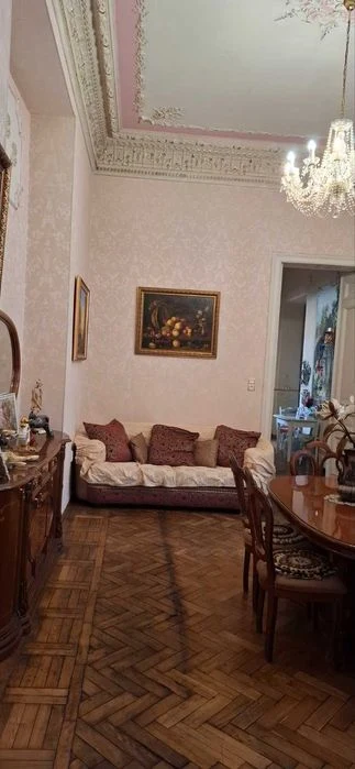 Продам 4-х комн. квартиру у моря, рядом с парком Шевченко.