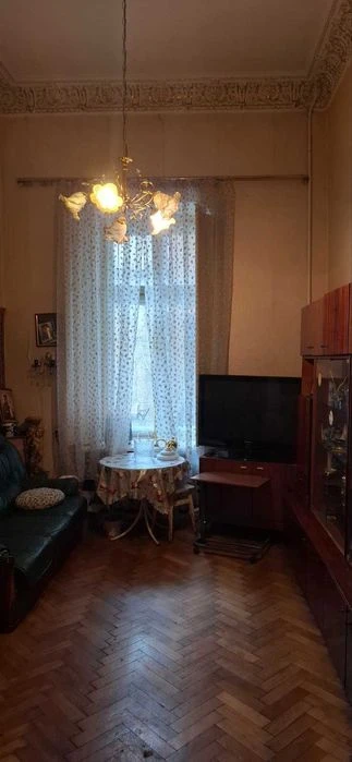 Продам 4-х комн. квартиру у моря, рядом с парком Шевченко.