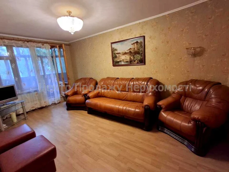 Apartment. Kharkiv, Traktorostudivnyky Ave.