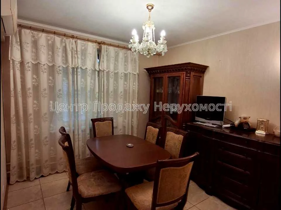 Apartment. Kharkiv, Traktorostudivnyky Ave.