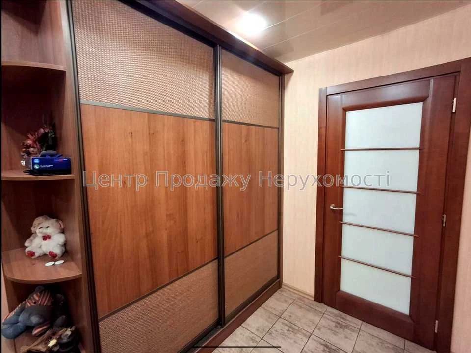 Apartment. Kharkiv, Traktorostudivnyky Ave.
