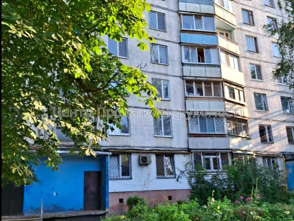 Apartment. Kharkiv, Traktorostudivnyky Ave.