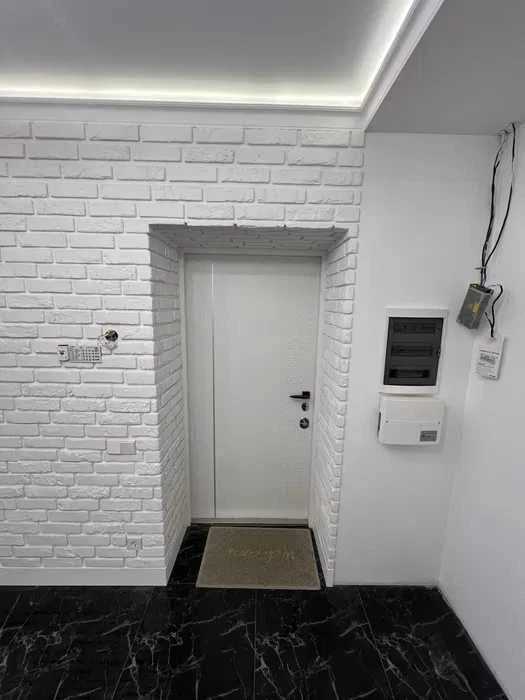 Selling a 3-room apartment 123 m² with new renovation in the residential complex "Pl
