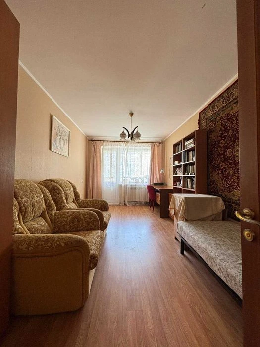 Продам 3к квартиру с раздельными комнатами на ж/м Левобережно