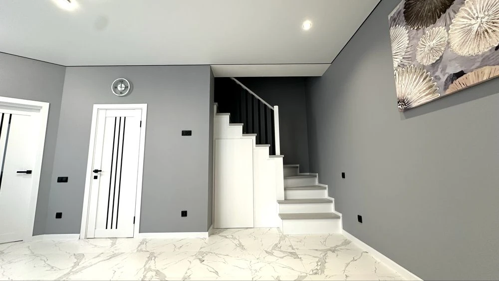 Townhouse / Duplex with renovation, city limits, gas heating