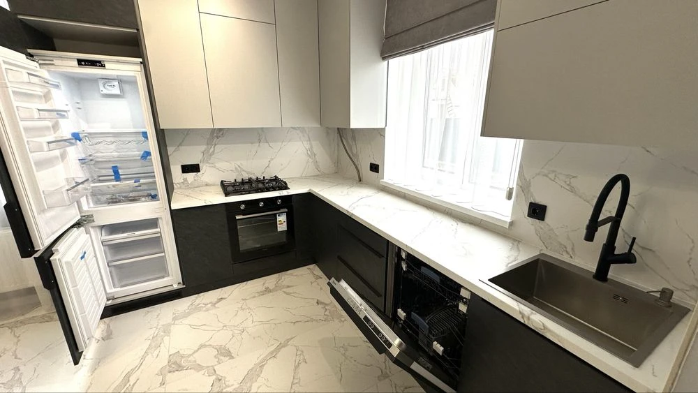 Townhouse / Duplex with renovation, city limits, gas heating