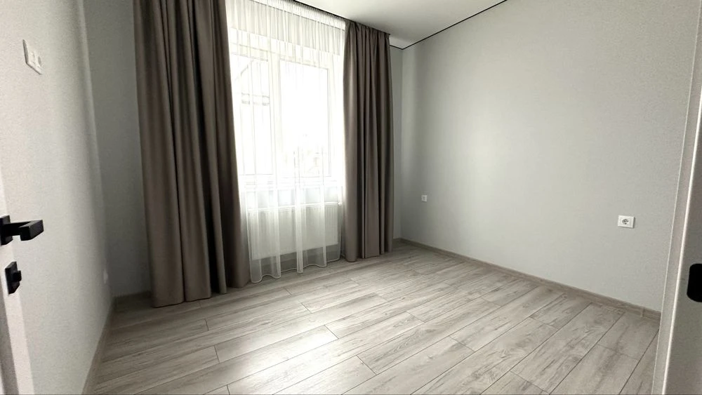 Townhouse / Duplex with renovation, city limits, gas heating