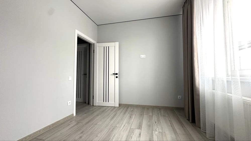 Townhouse / Duplex with renovation, city limits, gas heating