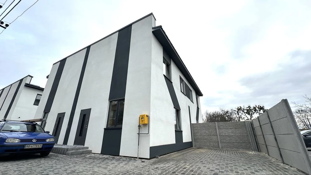 Townhouse / Duplex with renovation, city limits, gas heating