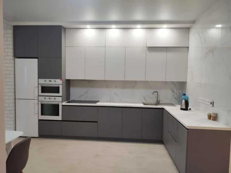 3 BEDROOMS! NEGOTIABLE! Iskrinsky residential complex! Zashchitnikov Ukrayiny! 3 for sale