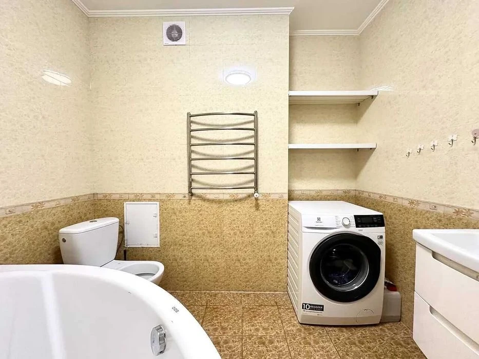 Простора 3 кімнатна квартира 105м2 біля парку