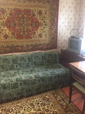 Продаю власну 2-х кімнатну  квартиру по вулиці Нижньодніпров