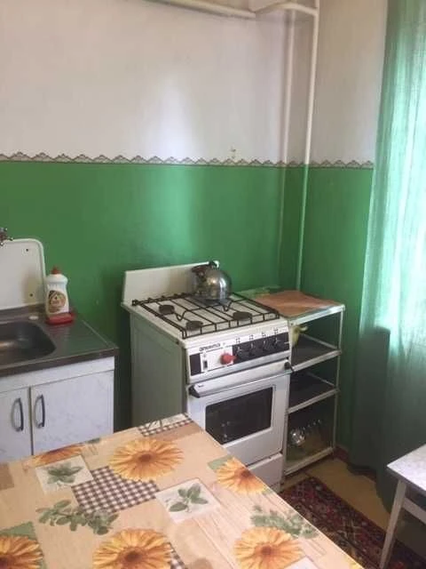Продаю власну 2-х кімнатну  квартиру по вулиці Нижньодніпров