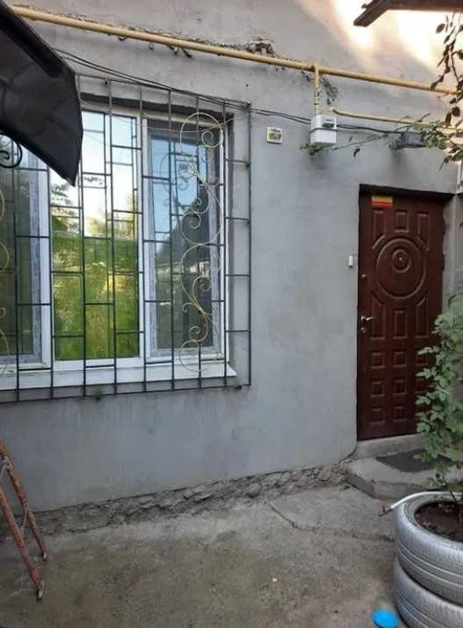 Продам 3-комнатную квартиру с двориком на Атамана Гол