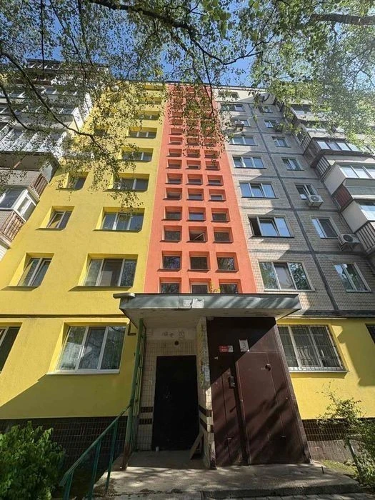 Discount until 31.08. Holosiivska 16, 2 separate apartments. Insulated