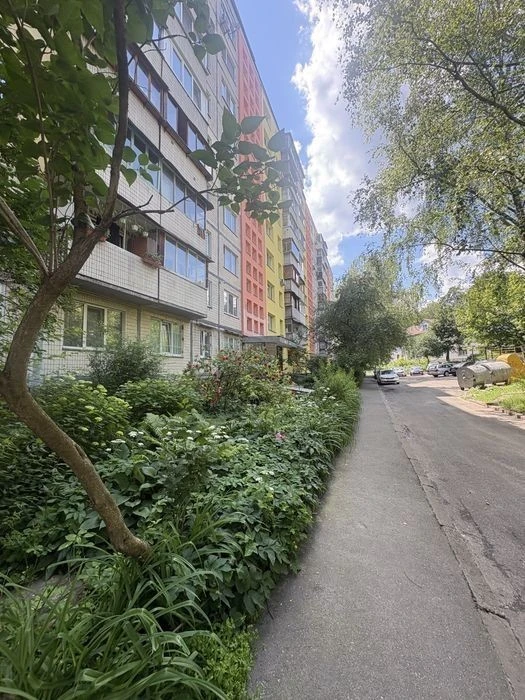 Discount until 31.08. Holosiivska 16, 2 separate apartments. Insulated