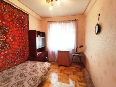Продаж 4-кімнатної квартири в Шевченкіському мкрні