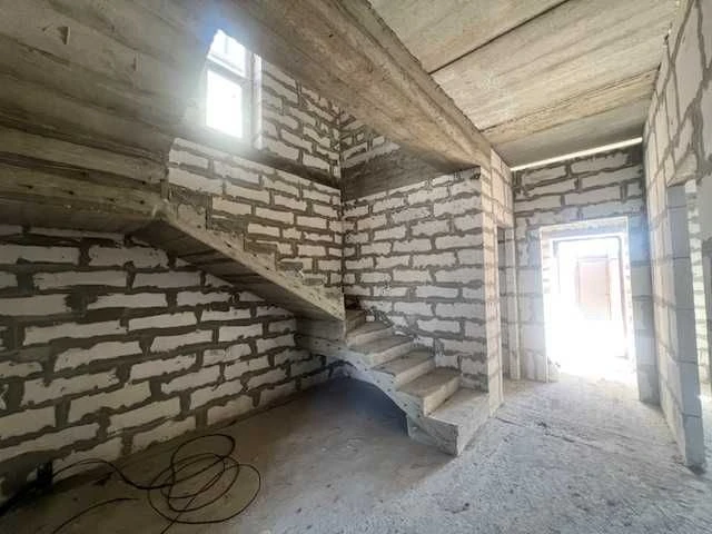 A new house for finishing in Tairovo district is for sale