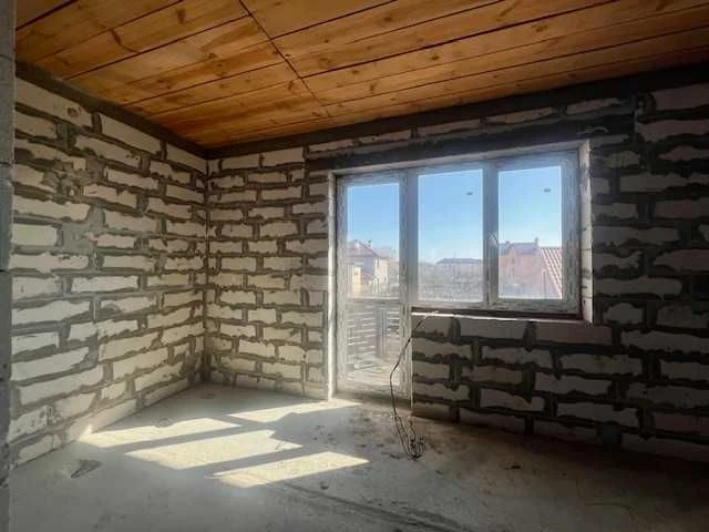 A new house for finishing in Tairovo district is for sale