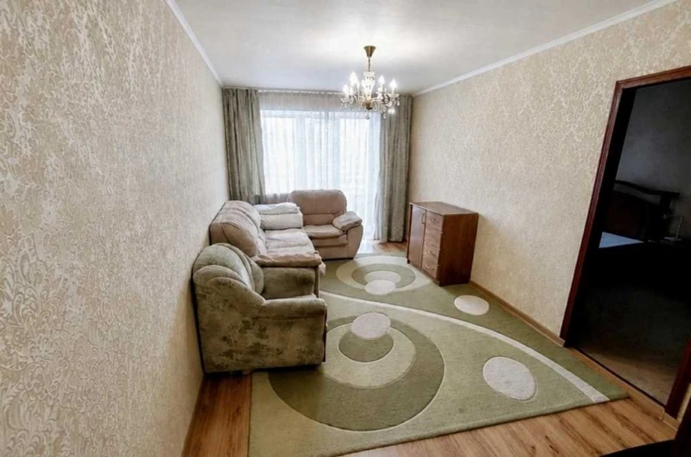 For sale 3-room apartment with a view of Sosnovaya Gorka