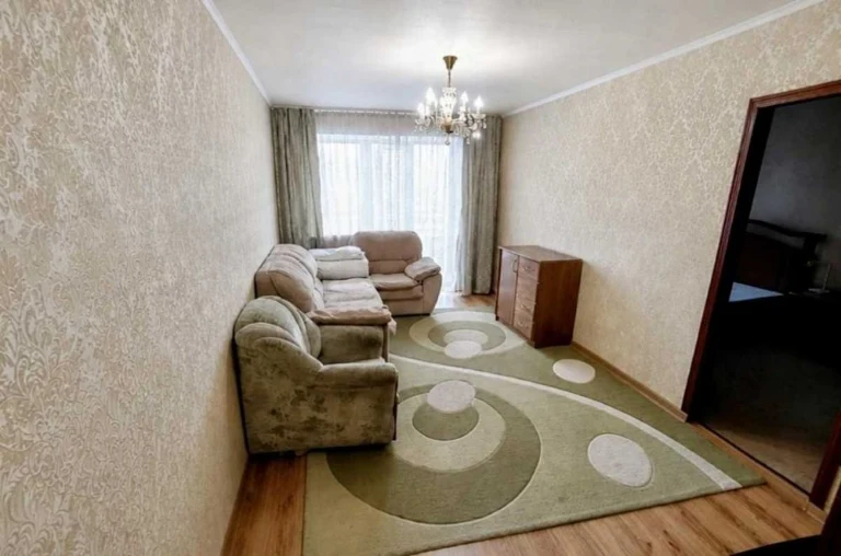 For sale 3-room apartment with a view of Sosnovaya Gorka