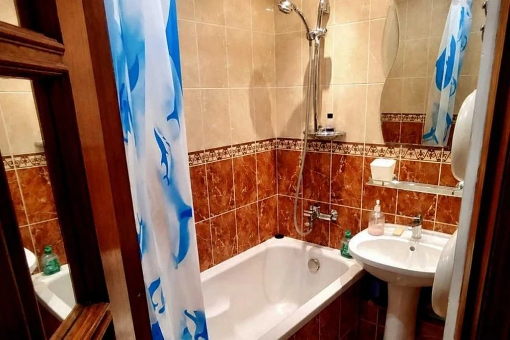 For sale 3-room apartment with a view of Sosnovaya Gorka
