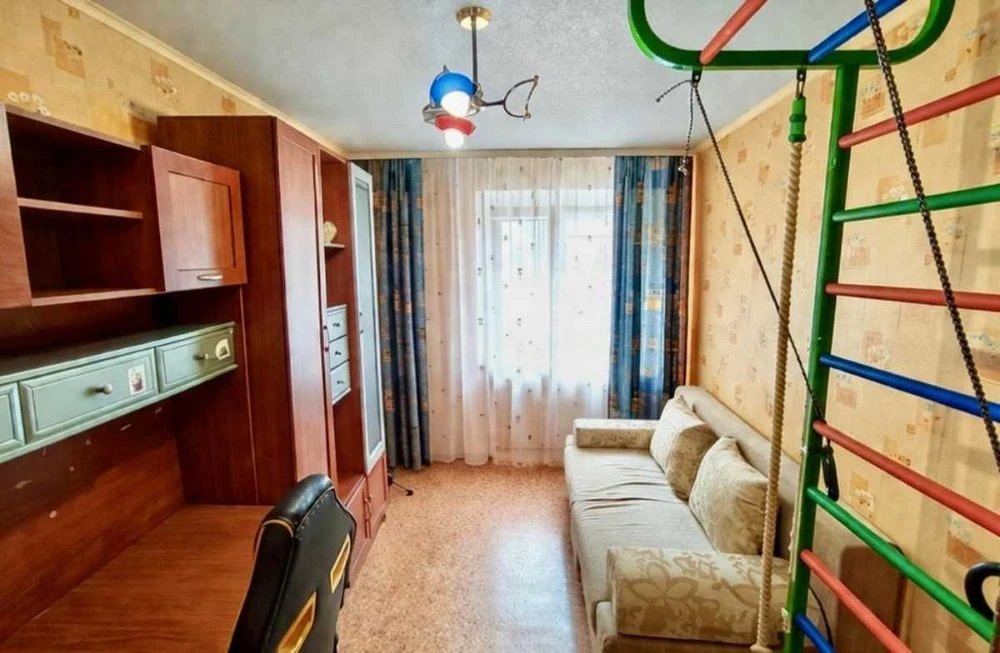 For sale 3-room apartment with a view of Sosnovaya Gorka