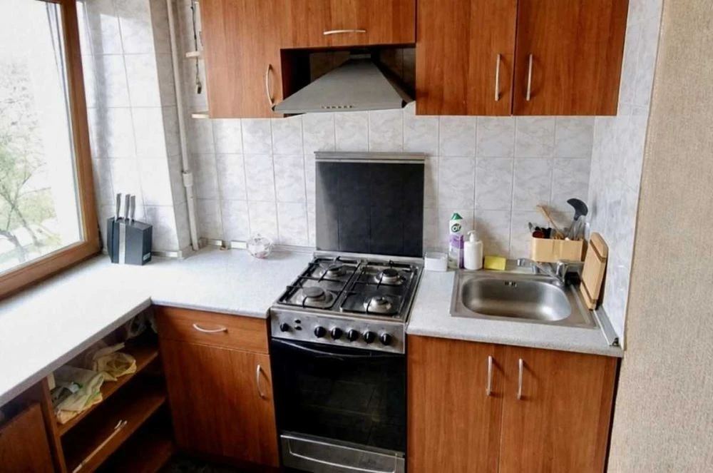 For sale 3-room apartment with a view of Sosnovaya Gorka
