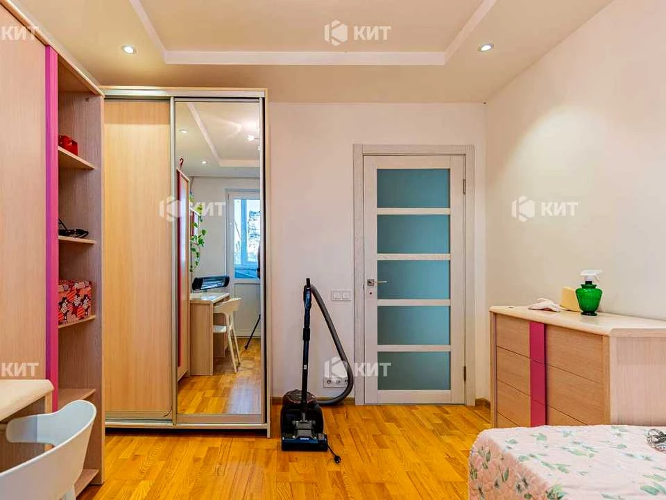 Apartment. Kharkiv, Lesya Serdyuka St. (Komandarma Korka)