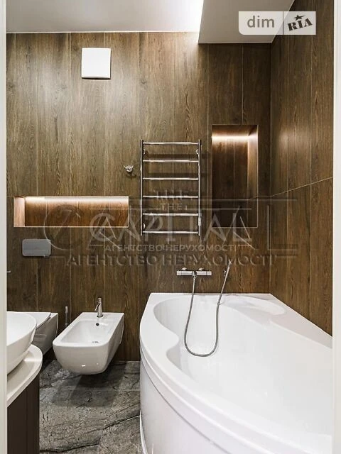 Продаж 4к квартири 187 кв. м на вул. Болсуновська 2 • ID 347