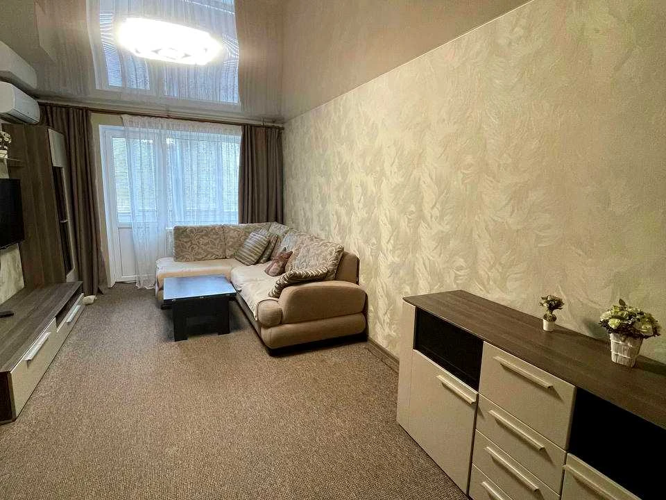 Apartment. Dnipro, Oleksandra Polya Ave. (Kirova)