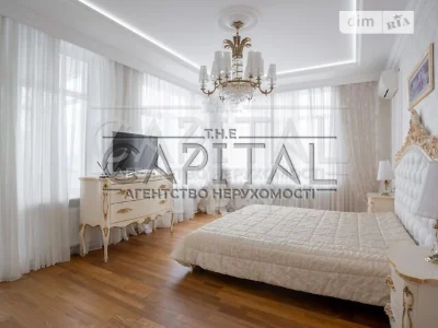 Sale of 3-room apartment 126 sq. m. on Andriy Verkhoglyada St. 15 •