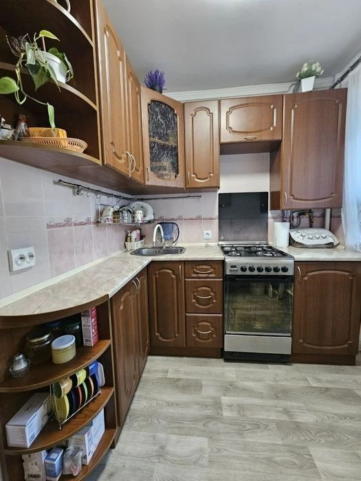 Metro Syrets, Dorohozhychi near "ZhK na Vavilovykh"