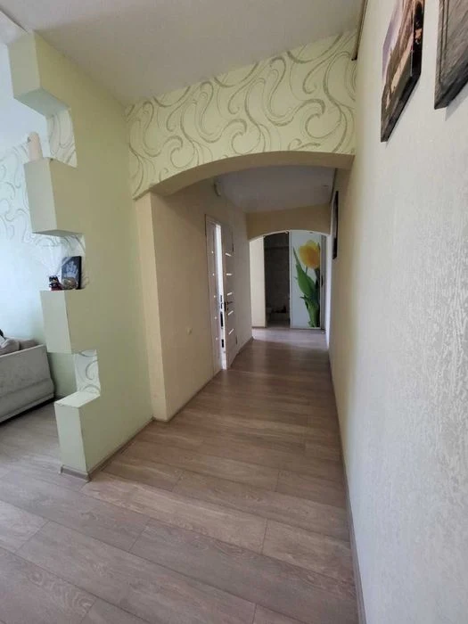 Selling a 3-room apartment of 76 sq. m in the very center of MV