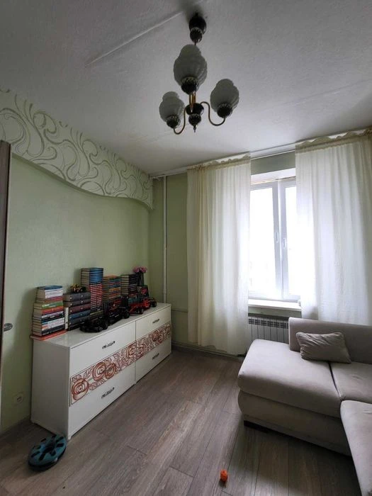 Selling a 3-room apartment of 76 sq. m in the very center of MV