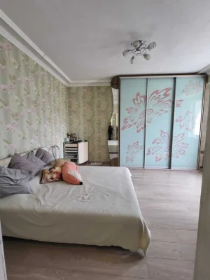 Selling a 3-room apartment of 76 sq. m in the very center of MV