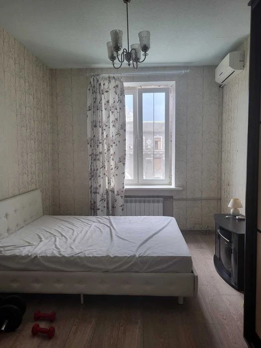 Selling a 3-room apartment of 76 sq. m in the very center of MV