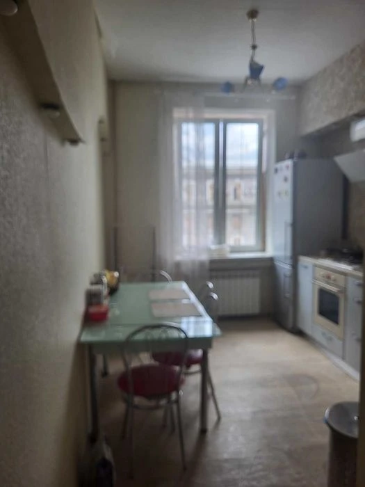 Selling a 3-room apartment of 76 sq. m in the very center of MV