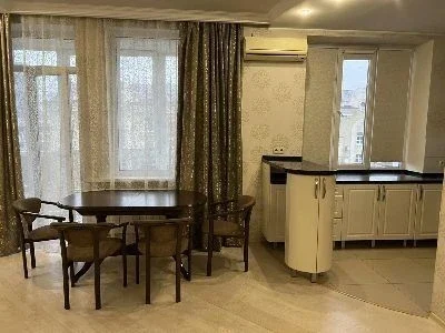 Center! I will sell a chic 3-room Stalinka in Kharkiv