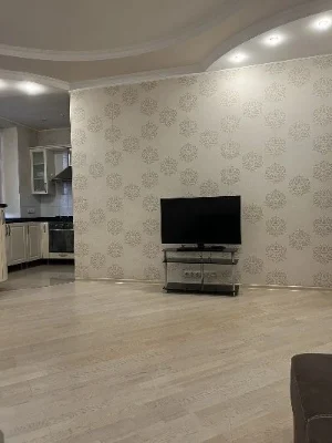Center! I will sell a chic 3-room Stalinka in Kharkiv