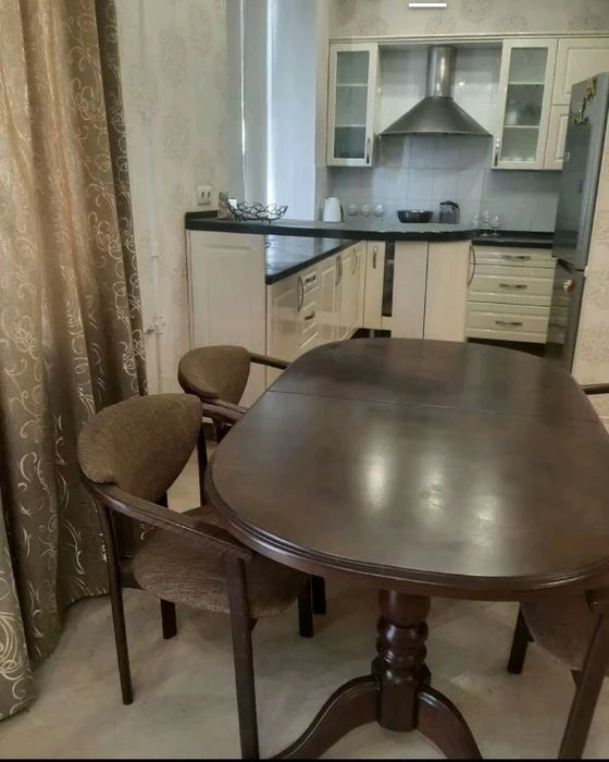 Center! I will sell a chic 3-room Stalinka in Kharkiv