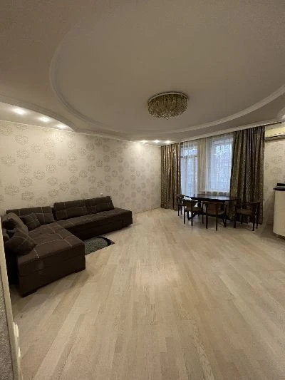 Center! I will sell a chic 3-room Stalinka in Kharkiv