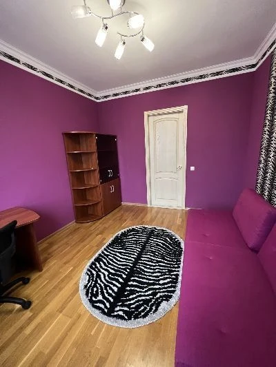 Center! I will sell a chic 3-room Stalinka in Kharkiv
