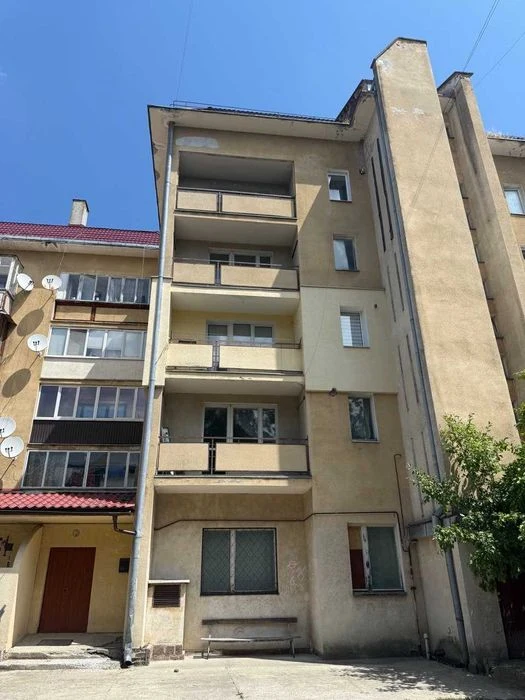 Продаж 3 к. квартири в центрі (смт.Богородчани)